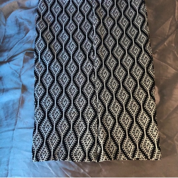 Zara Black White Pattern Midi Skirt - Picture 2 of 4